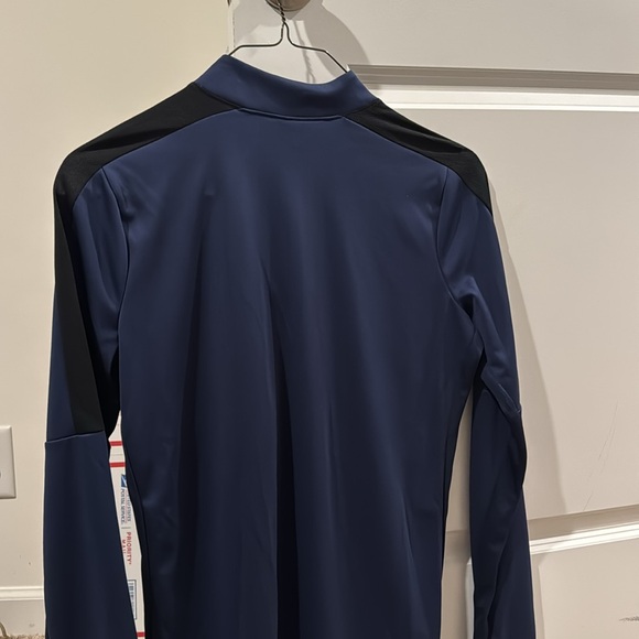Nike Active Pullover - NWT - Picture 2 of 5